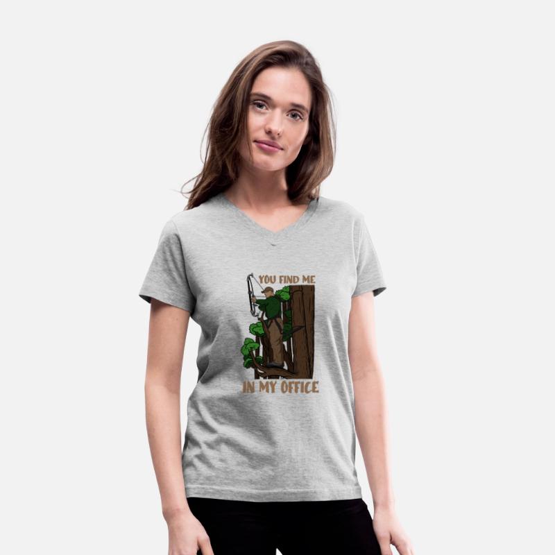 Archery Bowhunting I Man in Tree Stand with