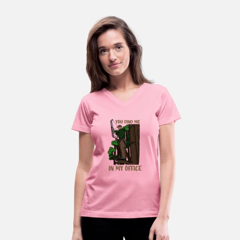 Archery Bowhunting I Man in Tree Stand with