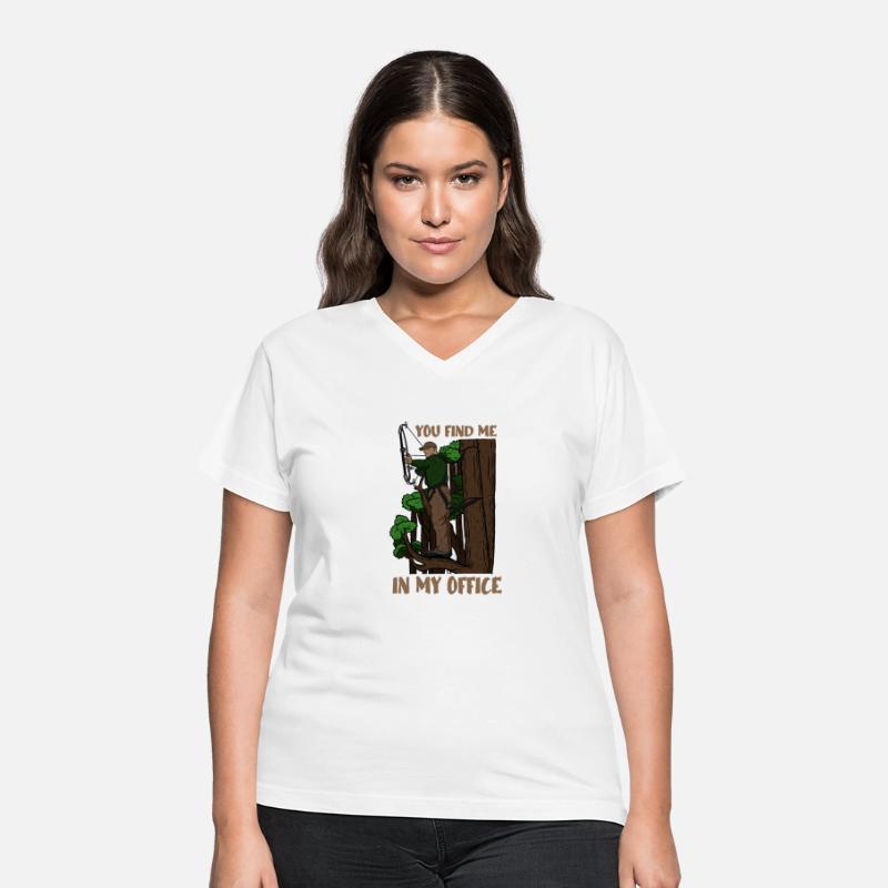 Archery Bowhunting I Man in Tree Stand with