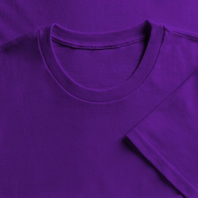 Christmas Chicken: Festive Farmyard Idyll